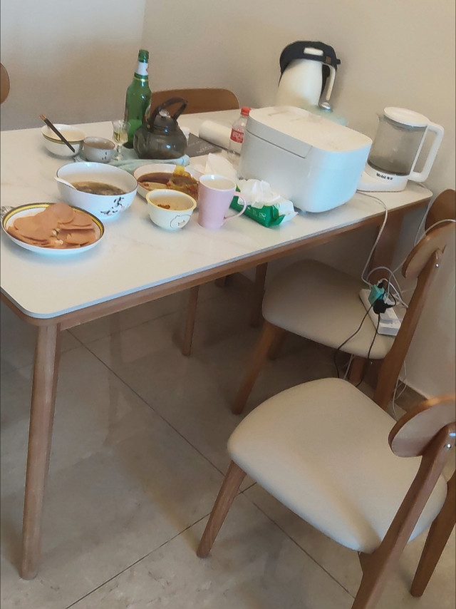 小户型必备!可伸缩岩板餐桌推荐