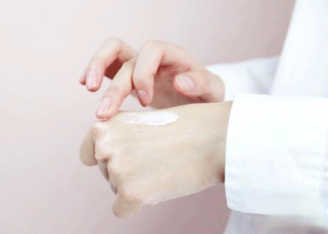 敏感肌修护怎么选？胶原棒vs玉泽干敏霜深度拆解