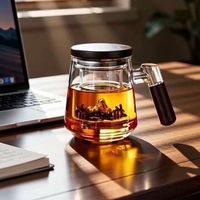 办公室泡茶别踩坑：玻璃杯和盖碗怎么选才不翻车？