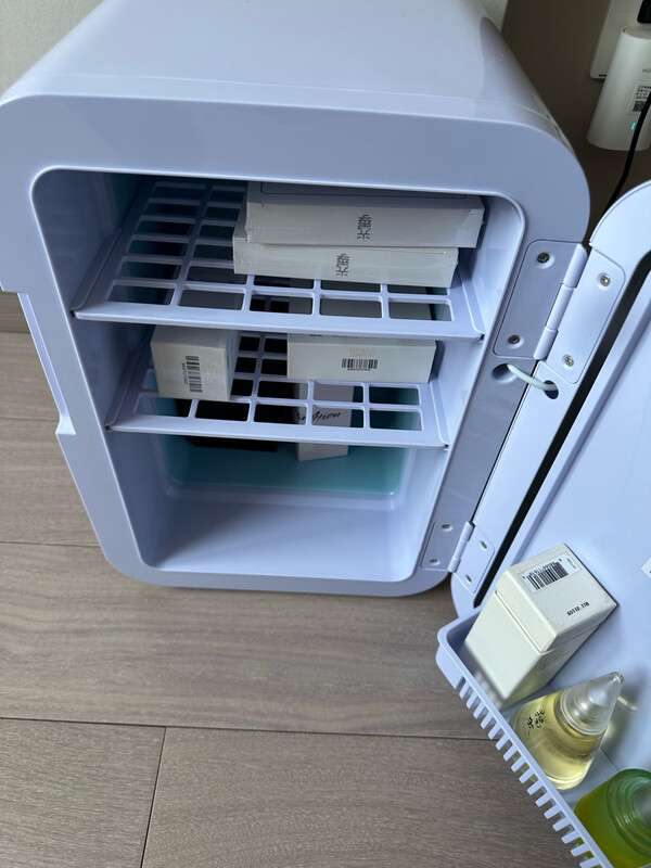 美菱迷你冰箱：车载居家两相宜