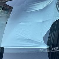 有了车内遮阳伞，车内不再炎热了。