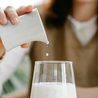 蛋白粉集体涨价百元！原料暴涨+断货潮，健身党如何应对？