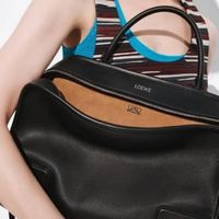 LOEWE新Logo引热议：双L是革新还是割裂？