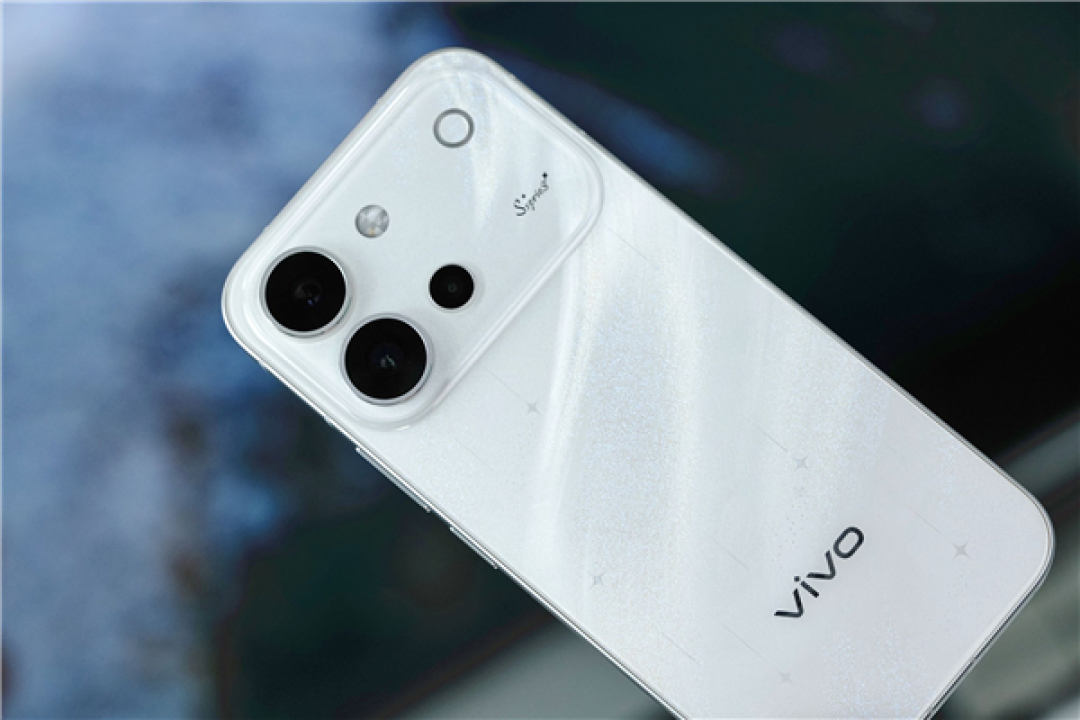 星星海梦幻外观+4K原生实况!vivo S60手机全面评测:一台懂年轻人日常需求的轻旗舰