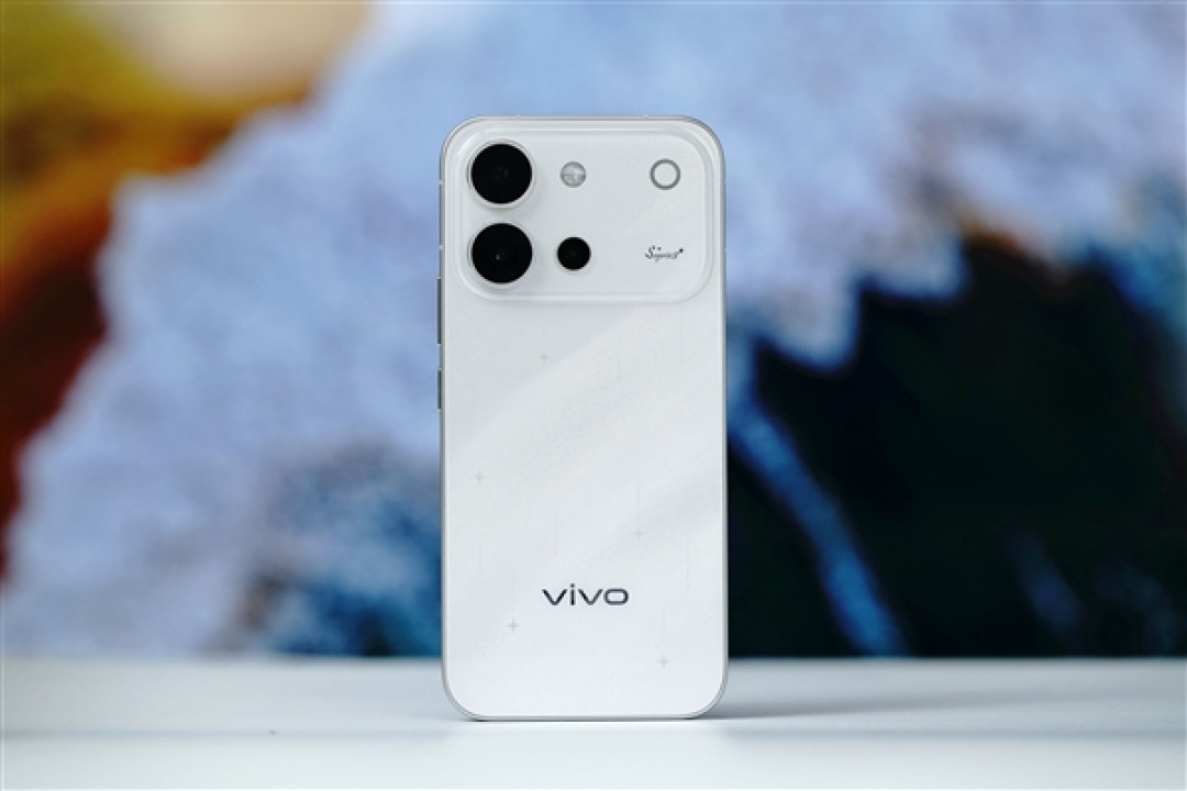 星星海梦幻外观+4K原生实况!vivo S60手机全面评测:一台懂年轻人日常需求的轻旗舰