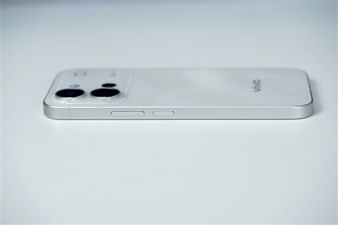 星星海梦幻外观+4K原生实况!vivo S60手机全面评测:一台懂年轻人日常需求的轻旗舰