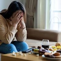 熬夜后补B族维生素真能缓解疲劳吗？科学解析与补充建议