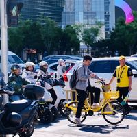 电动自行车头盔新规落地：不系扣、无CCC标识都算违法！