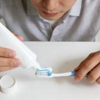 刷牙后嘴麻刺痛？可能是牙膏里的SLS在刺激你的口腔黏膜