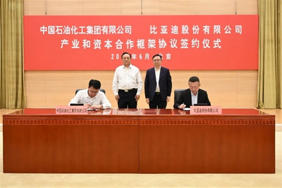 比亚迪、中石化合作:敲定三大领域 加油站变身快充站