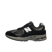 缓震跑鞋怎么选？NB 2002R和索康尼胜利23谁更适合你？