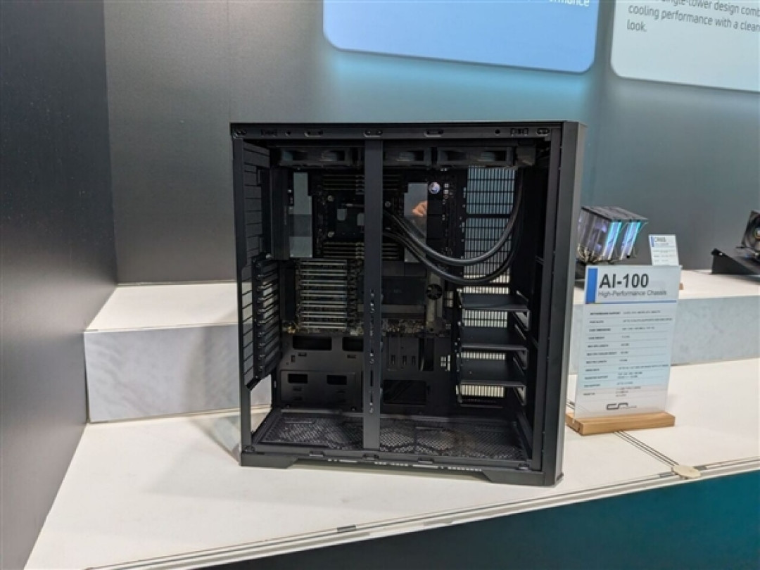 快睿推出AI-100工作站机箱:满配16硬盘+13风扇!
