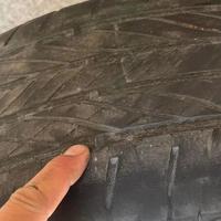 为什么汽车前轮胎、前刹车片，都要比后轮、后刹车片磨损的更快？