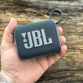 JBL GO4 vs 索尼XB100：轻巧清晰派和轰头续航党的终极对决