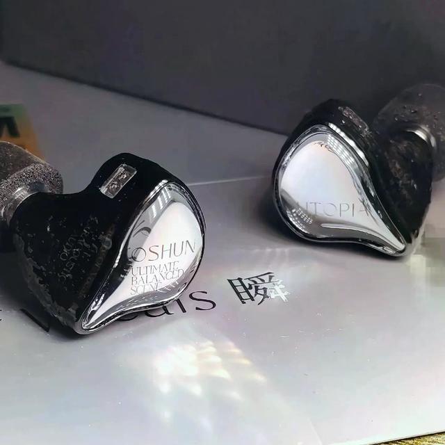 千元平头塞怎么选？FF5清亮女声 vs M300暖厚低频，一篇讲透不踩雷