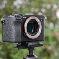 A7C II vs R8：谁才是旅行Vlog和风光摄影的真香选择？