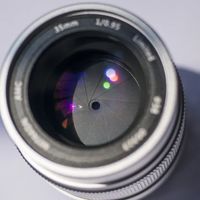 轻到能塞进通勤包的F2.8变焦，是救赎还是妥协？
