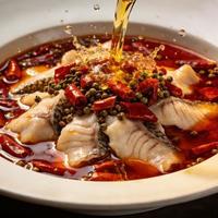 水煮鱼翻车真相：90%的人败在没炒红油，3款底料实测谁最接近饭店味