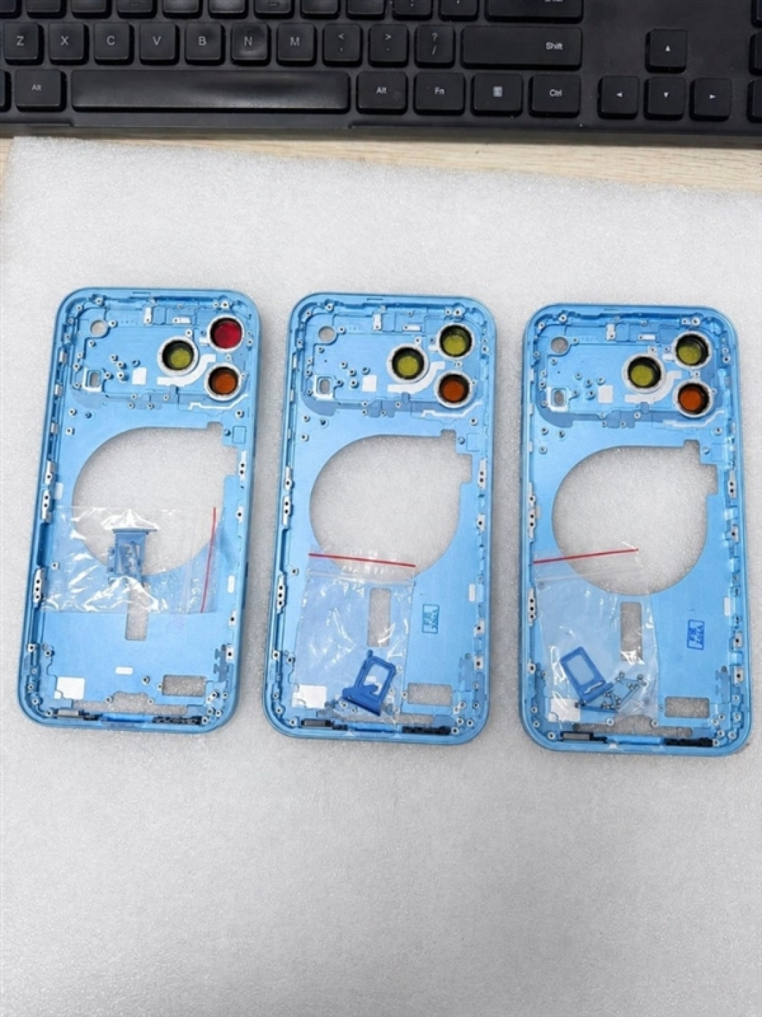 苹果iPhone 18 Pro Max机身亮相：实锤浅蓝、深红新配色