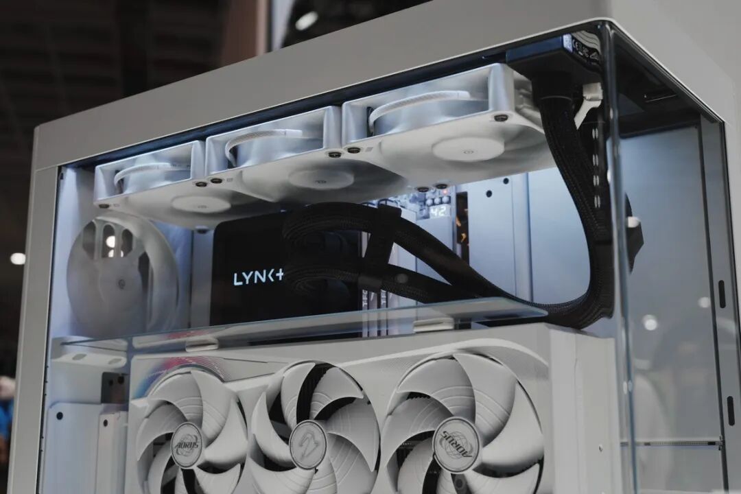 Computex 2026：HAVN展出HS 360系列机箱，以及梅赛德斯AMG车队联名机箱