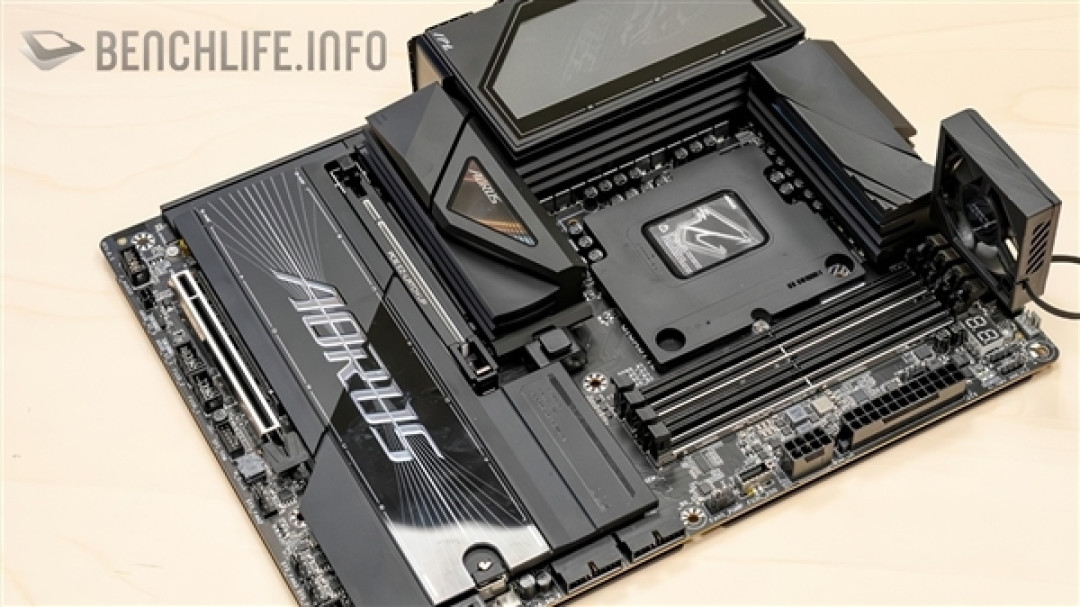 Intel下代CPU插座实物首曝！尺寸不变针脚更多：旧散热器直接用