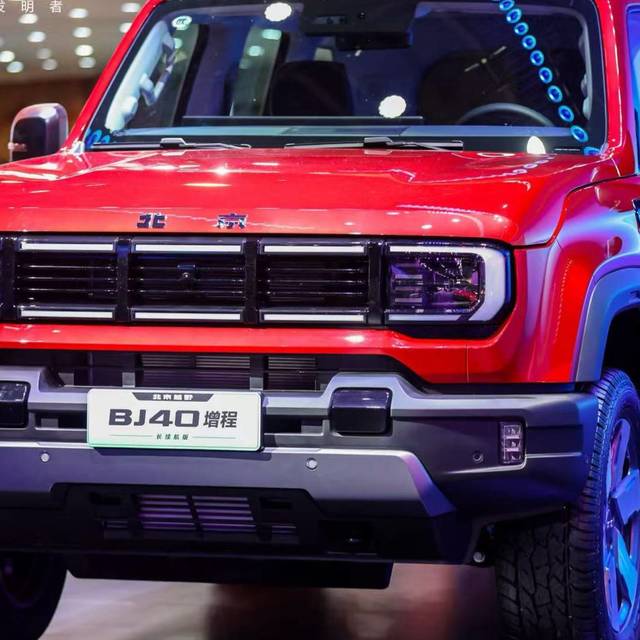 BJ40增程版沙漠陷车实测：电量15%还能靠655N·m脱困吗？