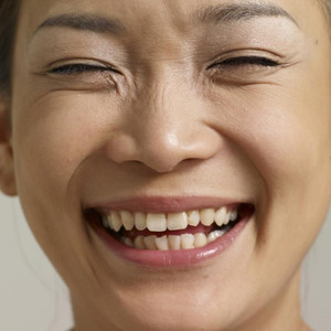 抗蓝光眼霜真能防“电脑眼”？两款热门产品实测对比