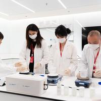 OLAY黑管精华2.0值不值得换？老用户实测对比告诉你