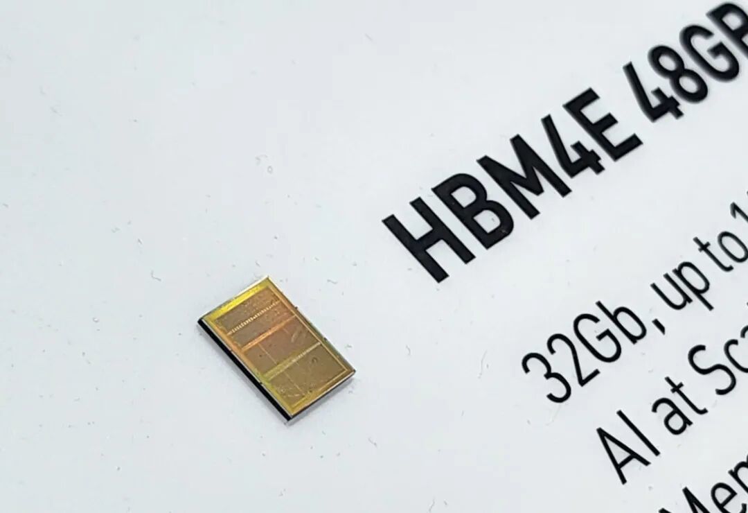 SK海力士HBM4E实现33%晶粒密度提升,记忆体频宽增加38%