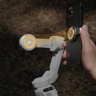 大疆Osmo Mobile 8 vs 浩瀚V3 Ultra：谁才是2026创作者的真香之选？