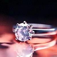 碎钻戒指1.8万变180元，一张卡却卖5.5万？保值真相揭秘