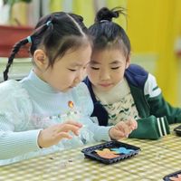 幼儿园手工作业的两难困境：代劳还是放手？