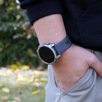 Apple Watch Ultra 2 vs 佳明970：选智能生活还是专业训练？