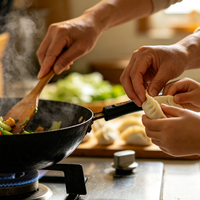 家庭厨房里的代际与地域饮食碰撞:从冲突到融合