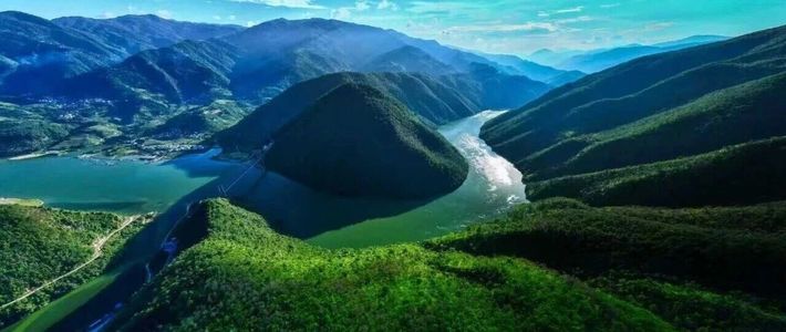 临沧vs红河：2026雨季怎么选？硬核原始派还是精致慢游党