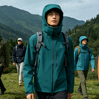 亚丁vs攀山壳：千元硬壳怎么选？防水透湿耐磨全拆解