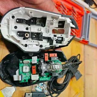 G502 HERO有线 vs X PLUS无线：大手党怎么选才不踩雷？