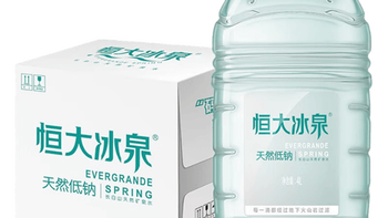 低钠水怎么选？恒大冰泉和依云实测对比，谁更适合全家喝