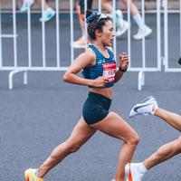 安踏柏油路霸3 vs 毒刺6：谁才是你的长距离训练神鞋？