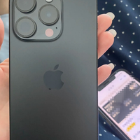 轻薄旗舰对决：三星S24参数赢了，为何用户还是离不开iPhone 15 Pro？
