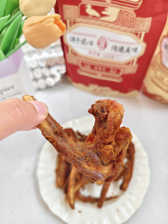 无限回购！追剧啃不停的陈阿炳鸭架太香了😭