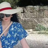 刘亦菲带来的夏天新穿搭：露腰T恤+牛仔短裙，清爽舒适，洋气减龄