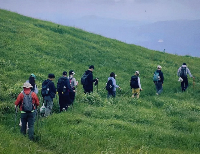 湿滑溪谷徒步，穿错鞋袜等于自找麻烦