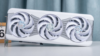 散热优异颜值漂亮、性价比高，影驰RTX 5070星曜LUNA OC显卡 评测 