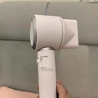 沙发发质别乱买！300元档吹风机实测：徕芬SE2和松下NE6M谁更护发？