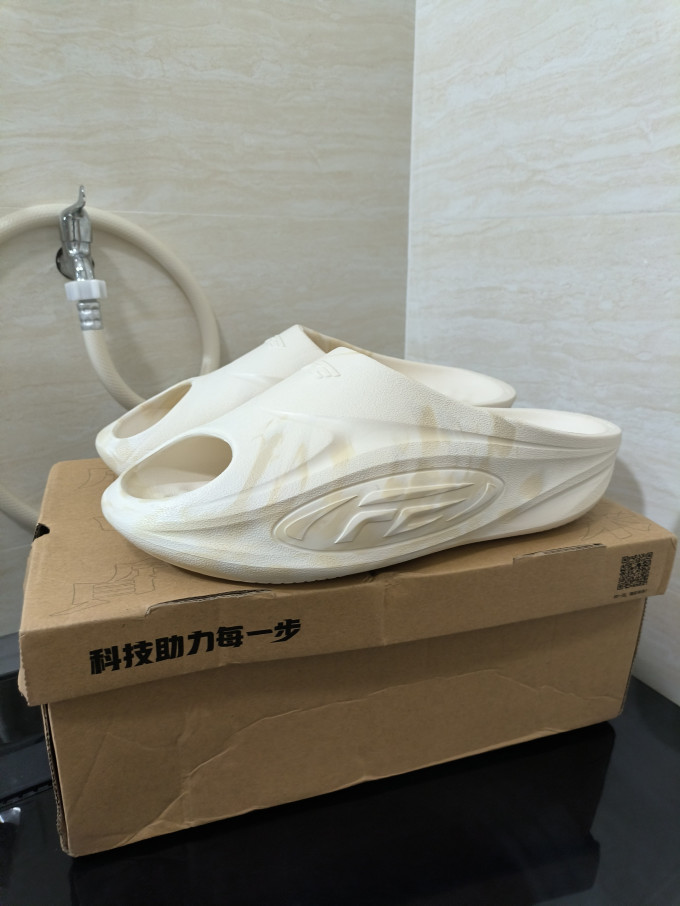 乔丹运动拖鞋
