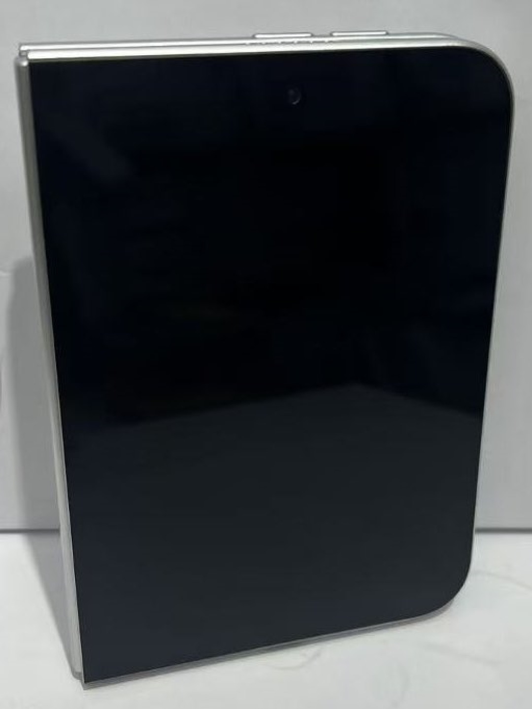 苹果最贵手机!iPhone Fold折叠屏机模细节公布:只有白色