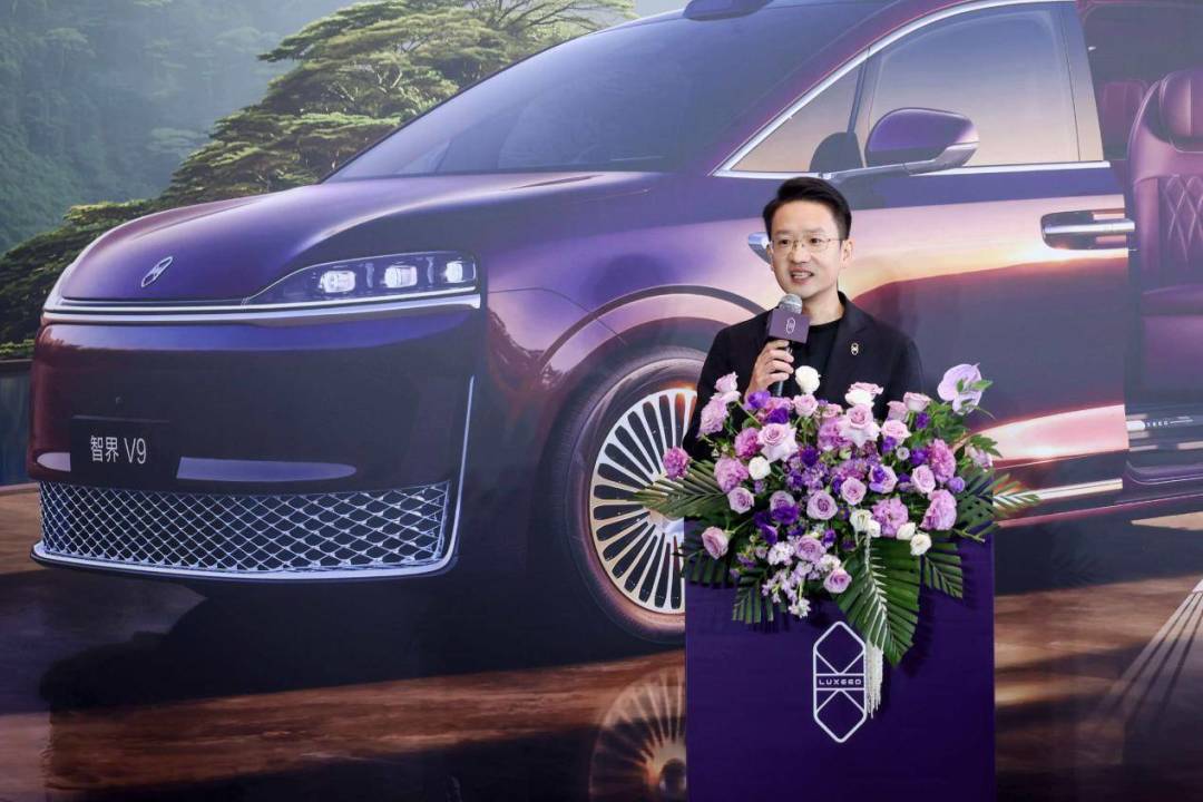 上市21天大定1.8万台,均价50万——智界V9跑通了高端MPV的任督二脉