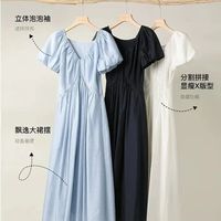 V领A字裙vs方领茶歇裙：谁才是微胖身材的显瘦天花板？