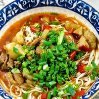 40年老味炖鸡面为何变淡？真相藏在汤底与鸡肉的妥协里